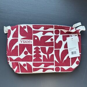 Vuori
Holiday 25 Pouch
Strawberry
NWT